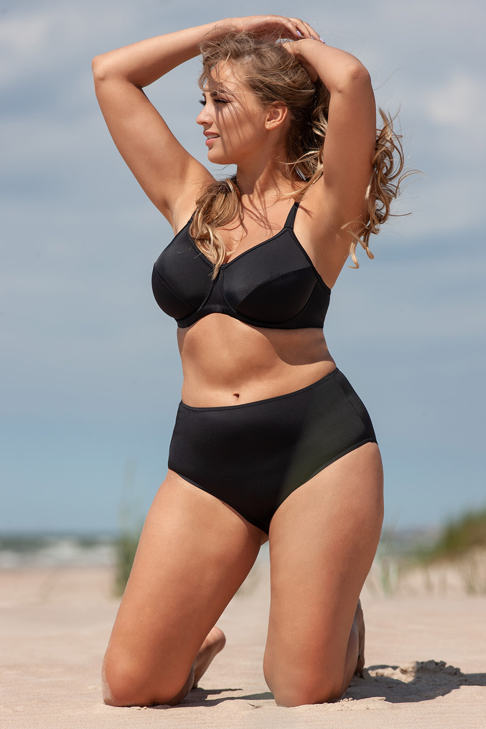 Indirect Stoel Manier bikini maxi slip zwart-hoge slip in grote maten, groothandel